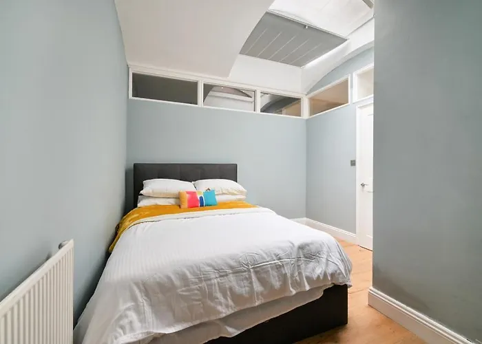 Cozy Hideaway In South Ken!